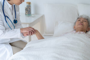 「往診」とは？ 訪問診療との違いや診療内容を内科医が解説