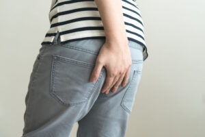 「脱肛」とは？治療・症状・原因についても解説！【医師監修】