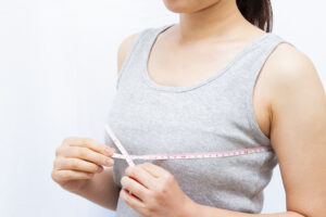 「豊胸手術」で後悔しないために 医師がリスク･デメリットを解説 安全にバストアップするにはどうしたらいい？