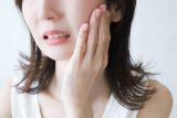 インプラント治療の痛みや腫れはどのくらい？痛みが出やすいタイミングや対処法を解説