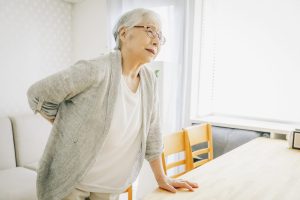「骨粗しょう症に効果的な運動」と「見直すべき生活習慣」をご存じですか？【医師監修】
