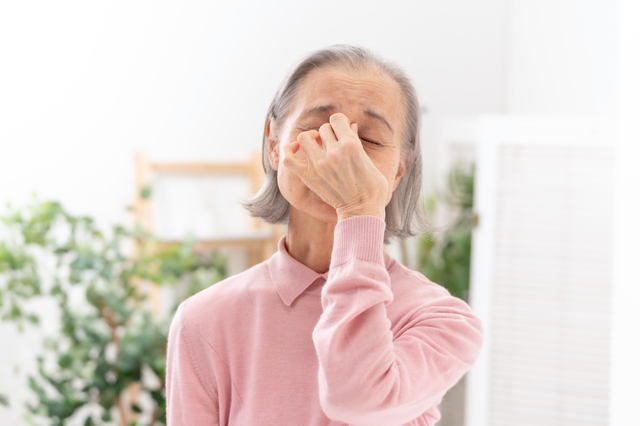 白内障で転倒? 見えにくさが引き起こすリスクとは