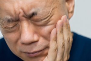 歯がボロボロでも治療できる？放置するリスクや後悔する前に知っておくべきこと