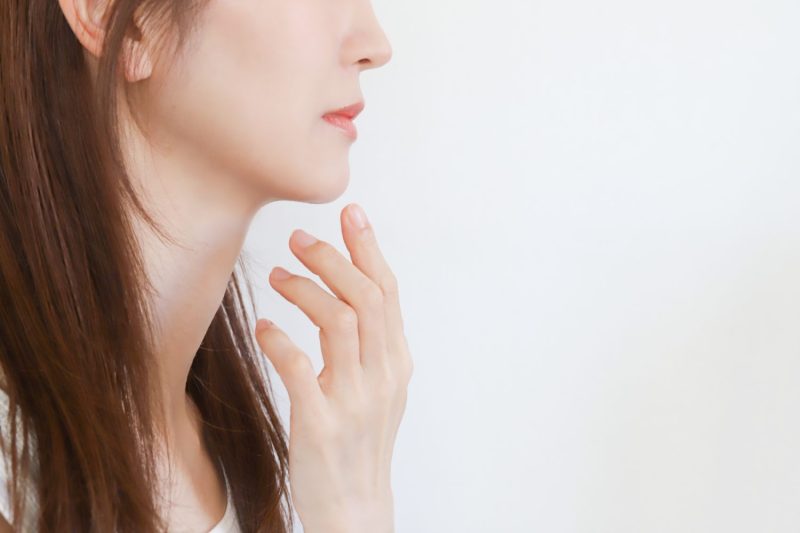 縫わない人中短縮とは？歯から口元を整えるラミネートベニアについて解説