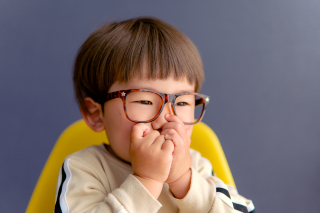 子どもに斜視や弱視が起きる原因