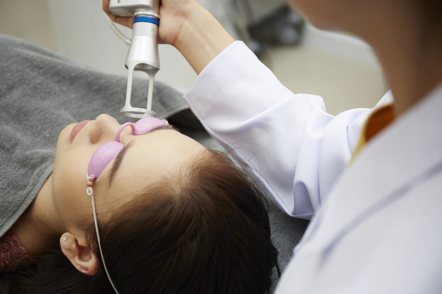 美容クリニックでの「毛穴治療」って？