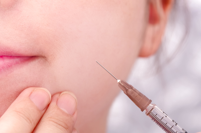 顔の輪郭別（丸顔・面長・逆三角形・エラ）の施術の選び方