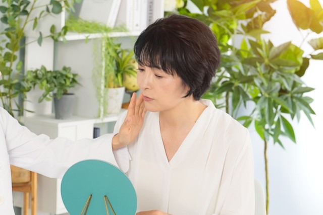 糸リフトのリスクや施術を受ける上での注意点、金額の目安