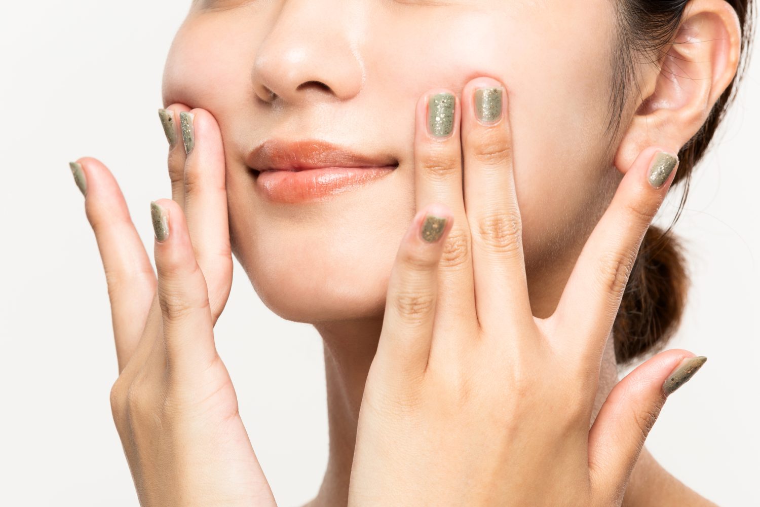 ほうれい線はなぜ深くなるの？