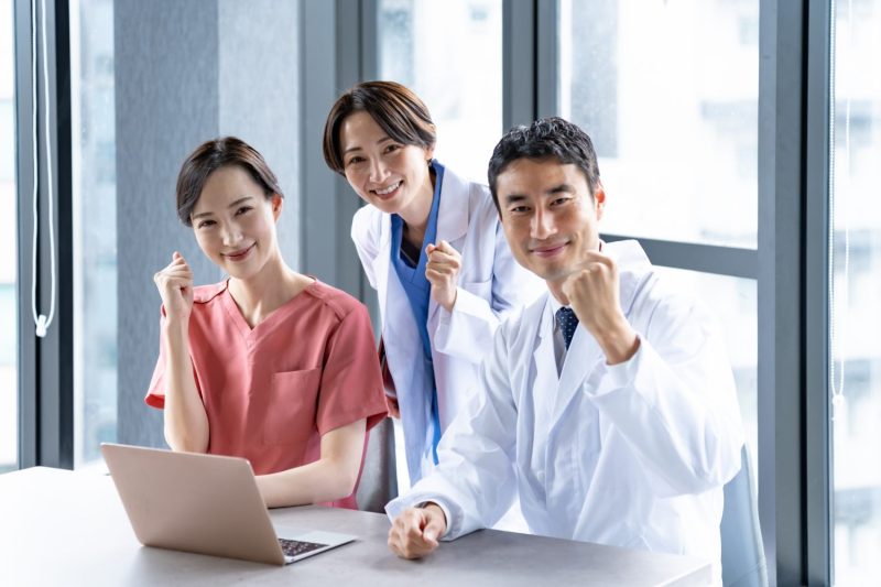 会議をする医師