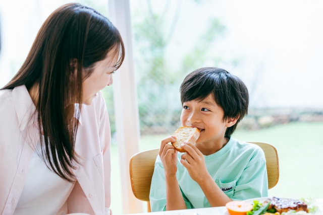 小児矯正と成人矯正はどう違う?メリットと注意点をわかりやすく解説