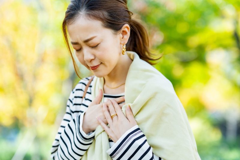 胸がつかえる感じ