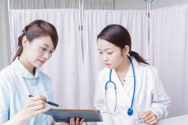 熱中症の症状が現れたときの対処法と受診の目安