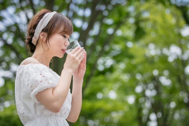 熱中症になりやすい季節におすすめの飲み物と向かない飲み物