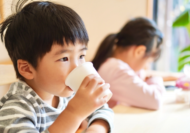 子どもが熱中症になったときの対処法