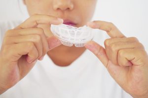 小児矯正で寝るときだけ装着する装置はある？効果を高める方法や注意点も解説