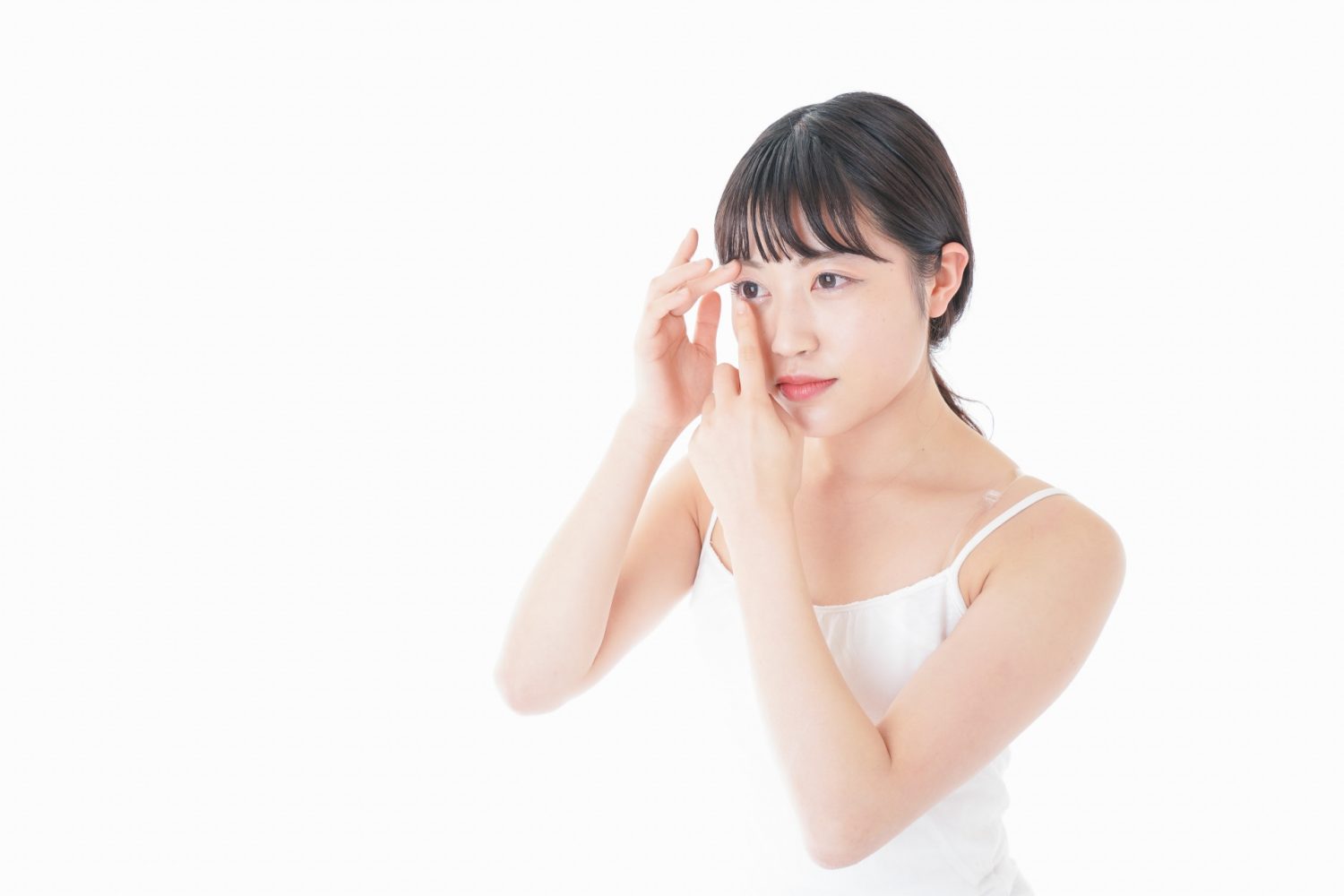 レーシック後にコンタクトを装着してもいい?カラーコンタクトの使用やアイメイクの注意点も解説