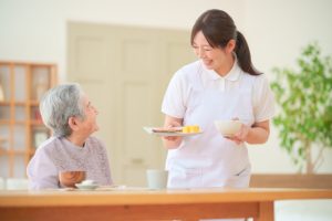 介護医療院の費用はいくら？入所にかかる費用や月額料金、負担軽減制度を解説