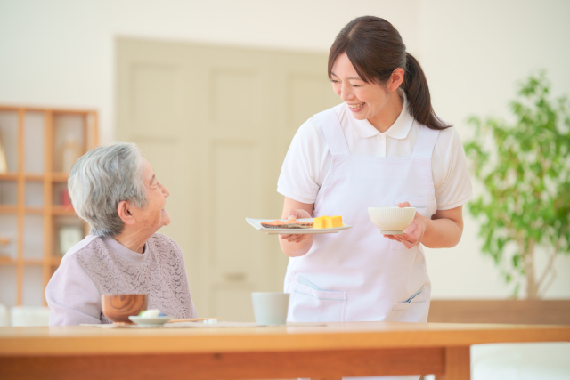 介護医療院の費用はいくら？入所にかかる費用や月額料金、負担軽減制度を解説