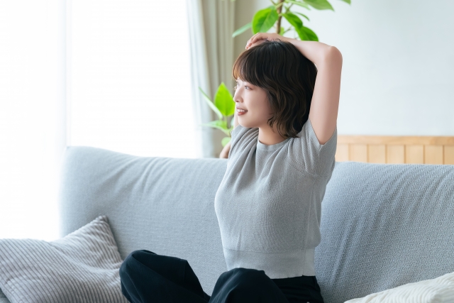 スマホ首を改善するストレッチ