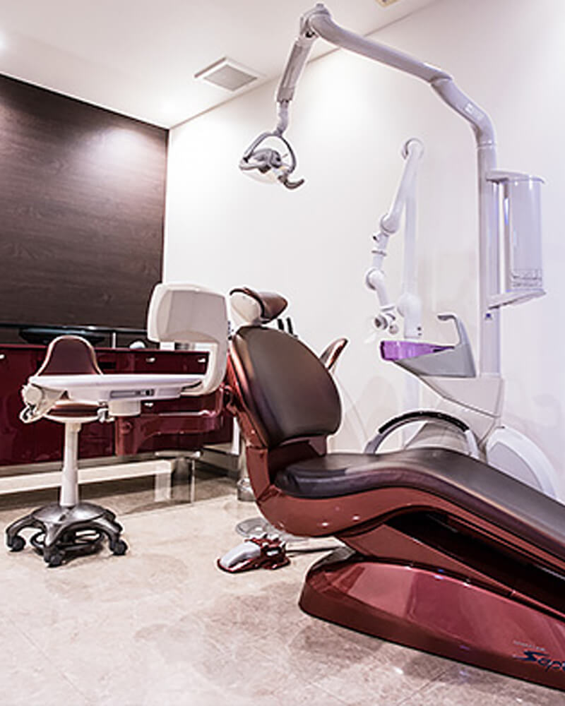 入れ歯の悩みを根本解決。噛む力を取り戻すインプラントの可能性