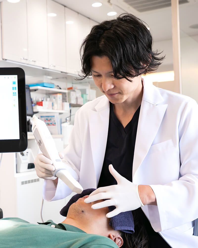 1週間に0.25mmずつ歯を動かし、徐々に整えていく