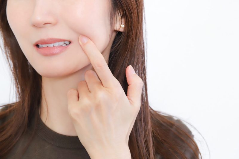 噛み合わせと顎関節症の関連性は?原因や治療法、予防法も解説