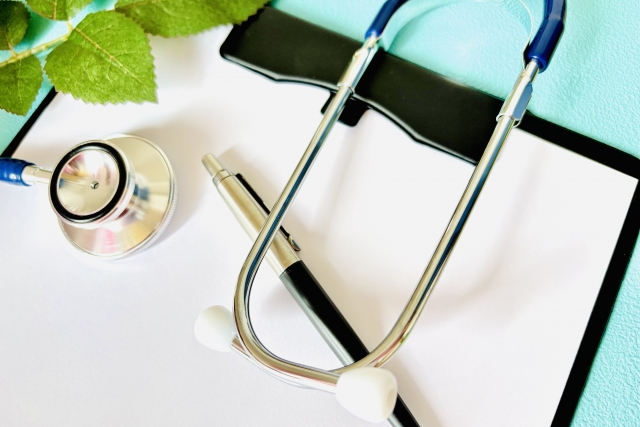 めまいや聞こえにくさの受診の目安