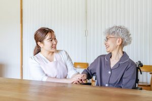 脳血管疾患と介護｜後遺症への対応やリハビリ、利用できる制度を解説！