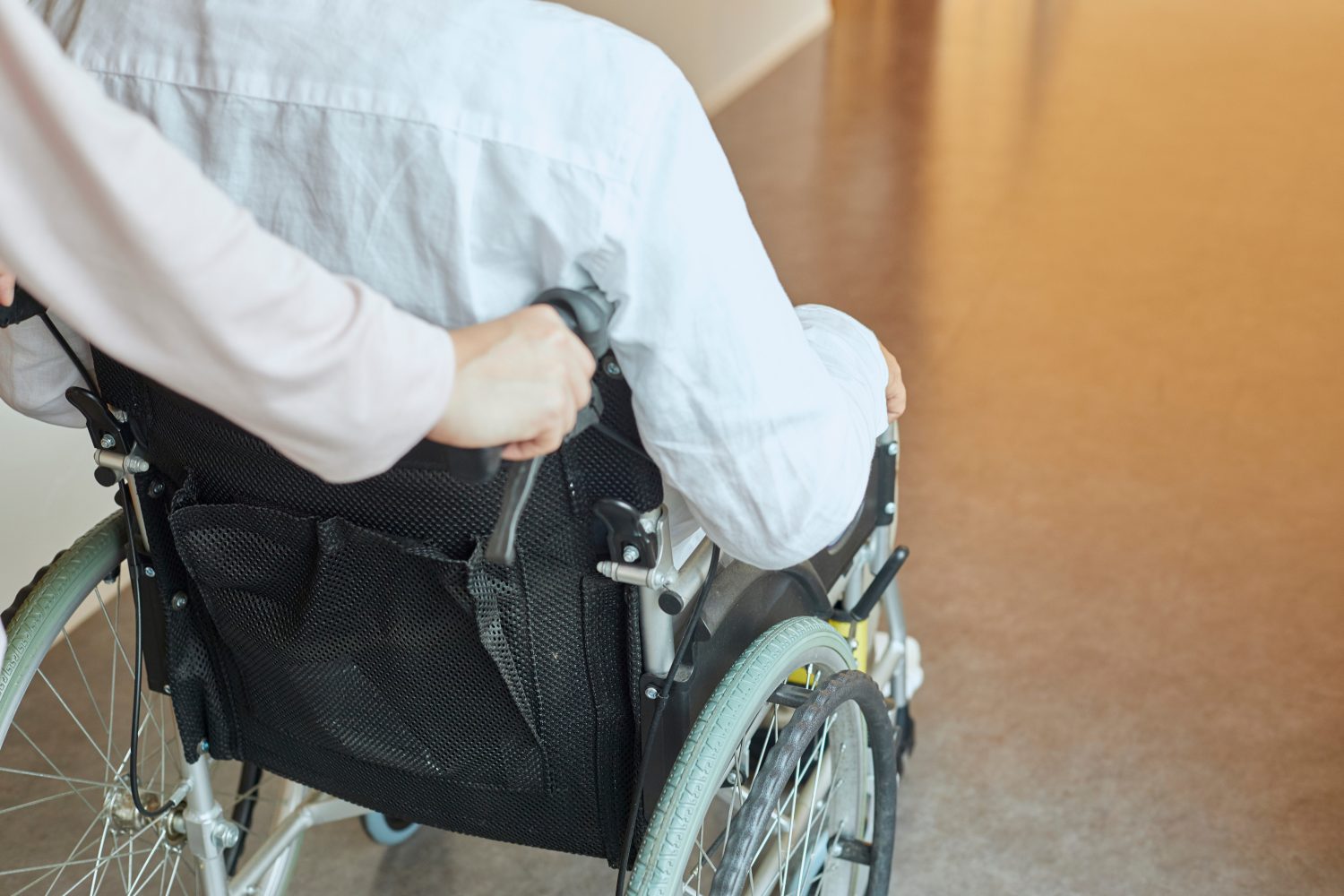 排泄介助の注意点や介助者が抱えやすい悩み