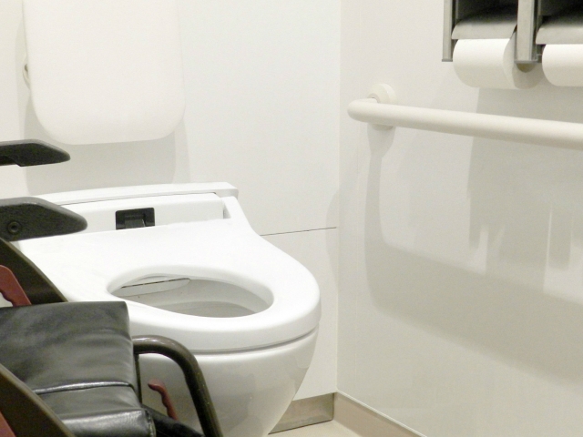 在宅介護におけるトイレ介助の基本と手順、注意すべきポイントを解説！