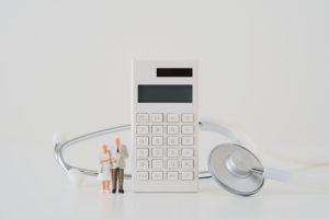 介護医療院の入所条件、費用の目安、入所までの流れをわかりやすく解説！