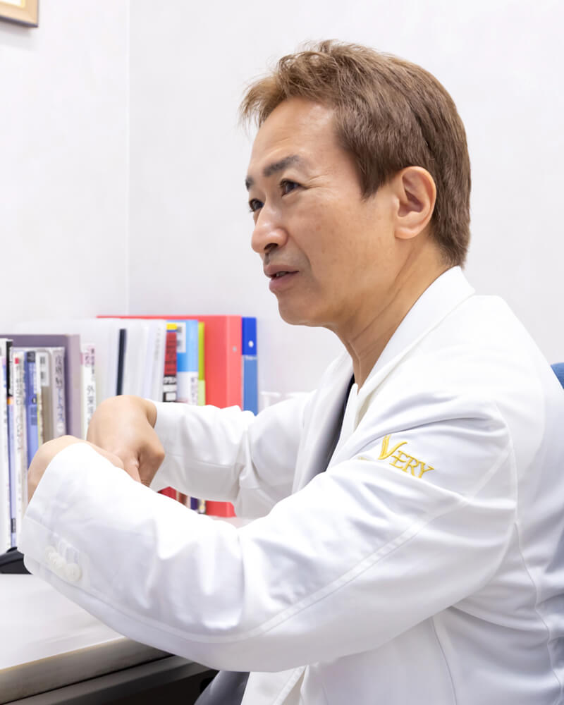 「でべそ」とは何なのか? 形の問題が生む見た目の悩み