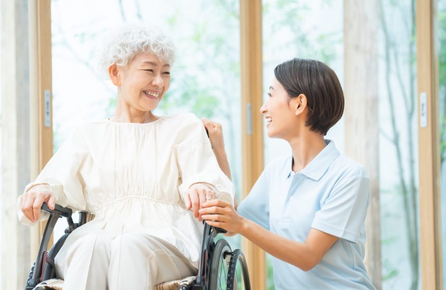 在宅介護での誤嚥性肺炎に注意！初期症状や予防法などを解説します