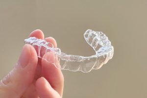 歯列矯正のやり直しが必要になる理由は？治療法や再治療を予防する方法も解説