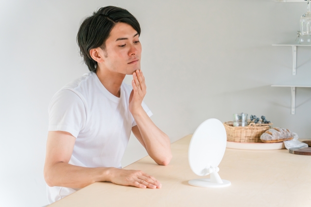 顔にできたアトピー性皮膚炎の症状