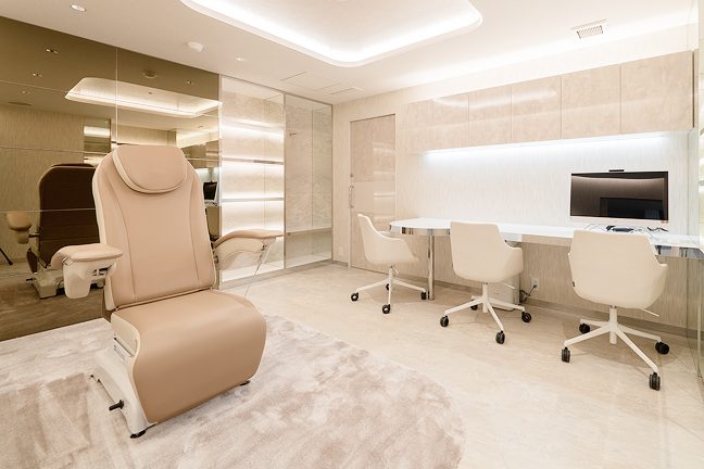 酒井形成外科photo