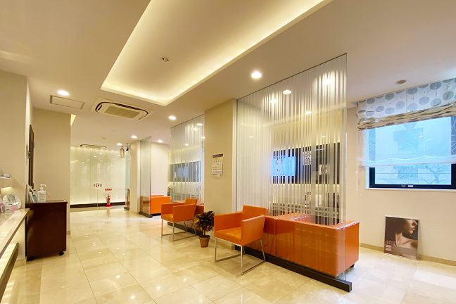 酒井形成外科photo