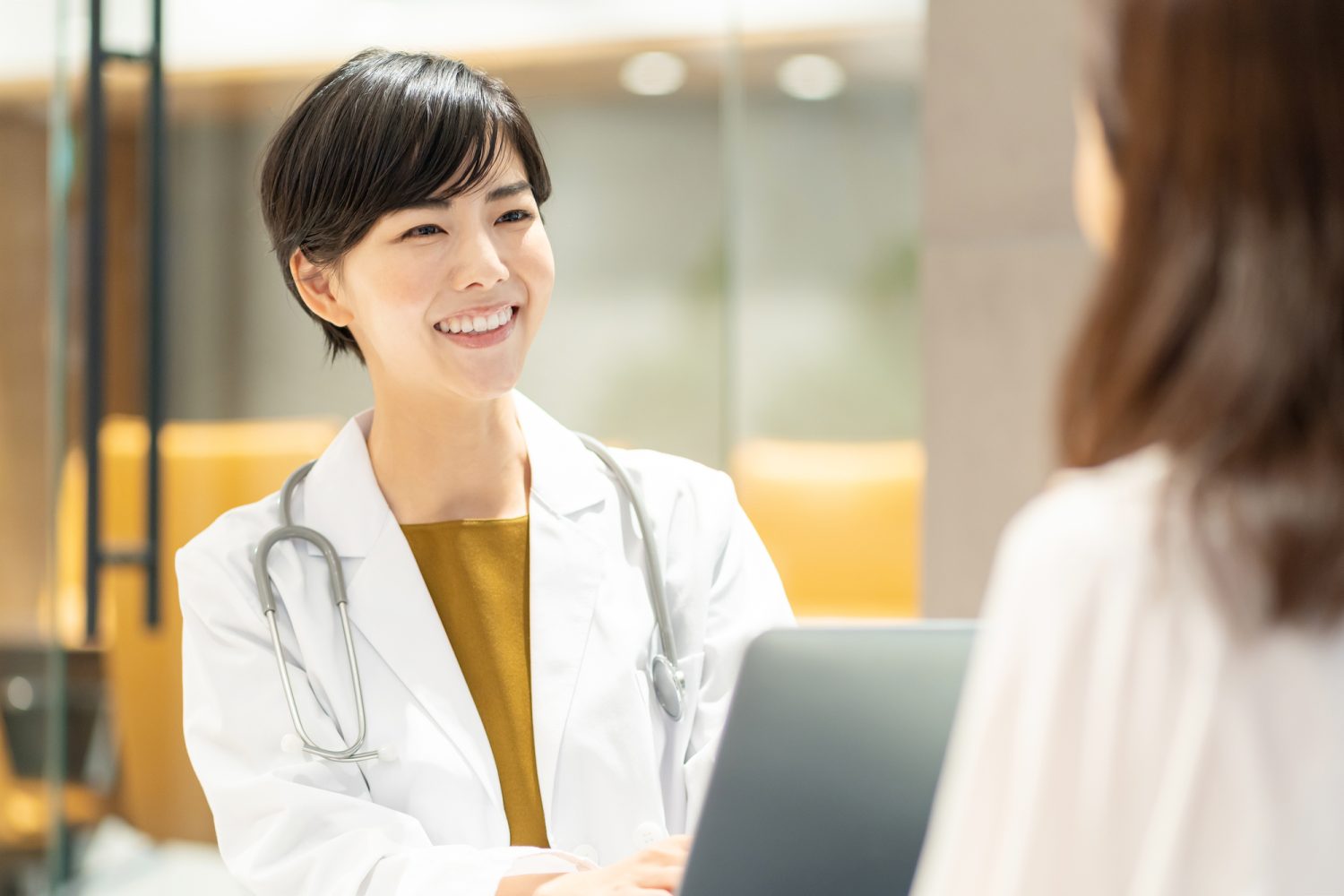 長引く咳の対処法や受診の目安