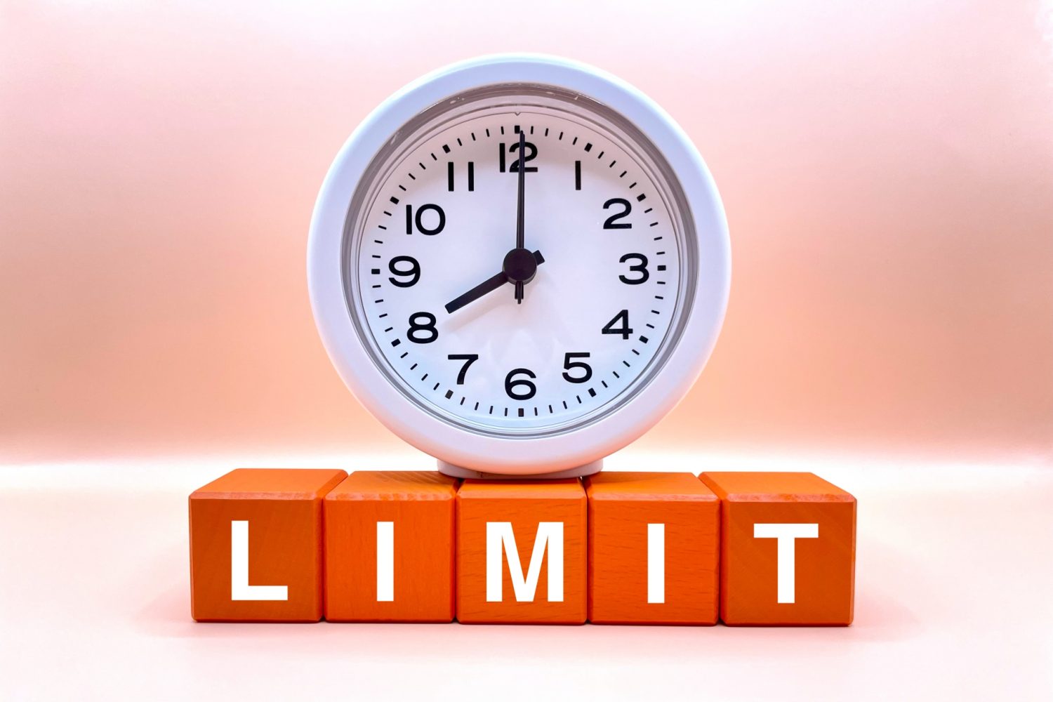 タイムリミット　LIMITの文字と時計