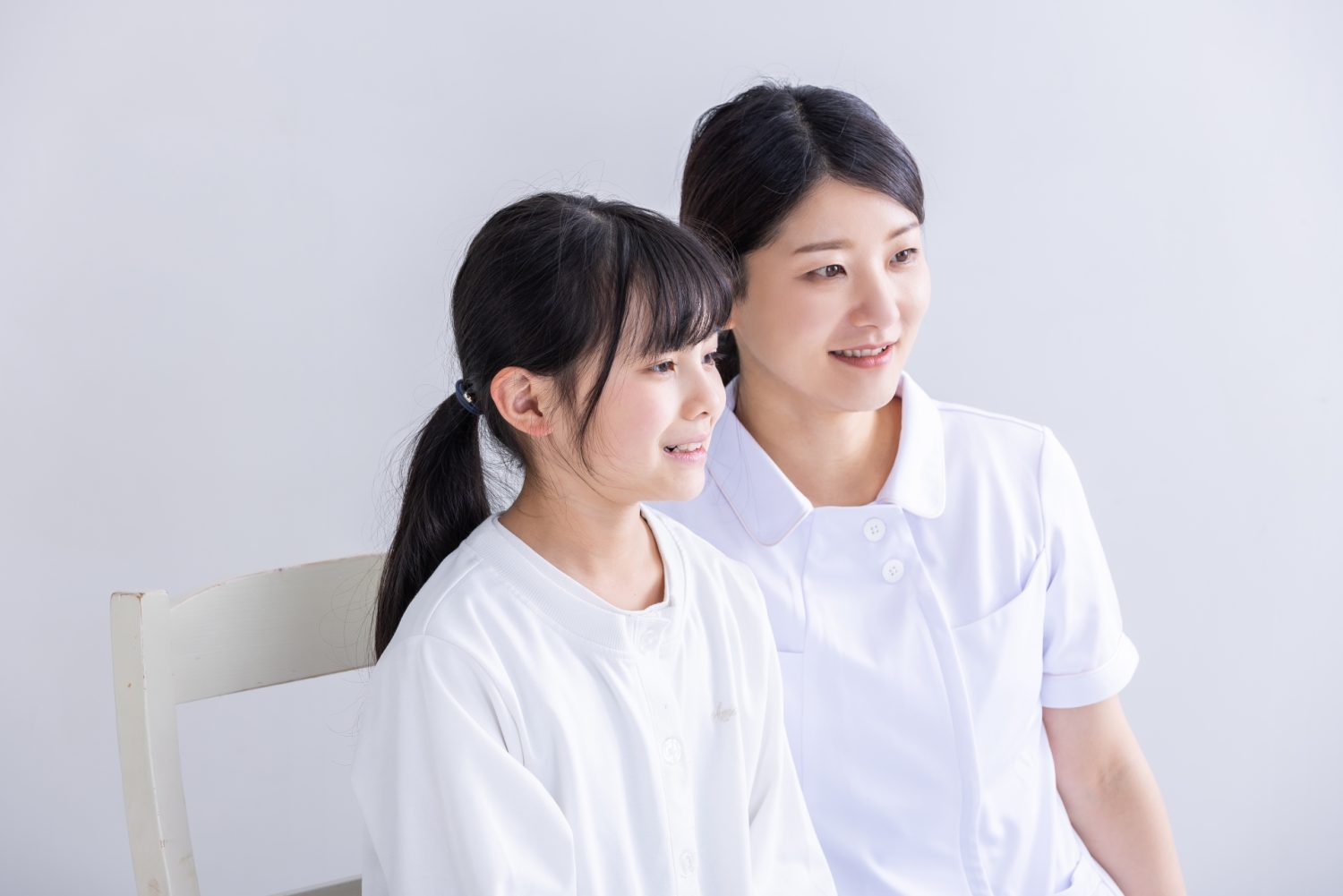 ブラッシング指導を受ける女の子