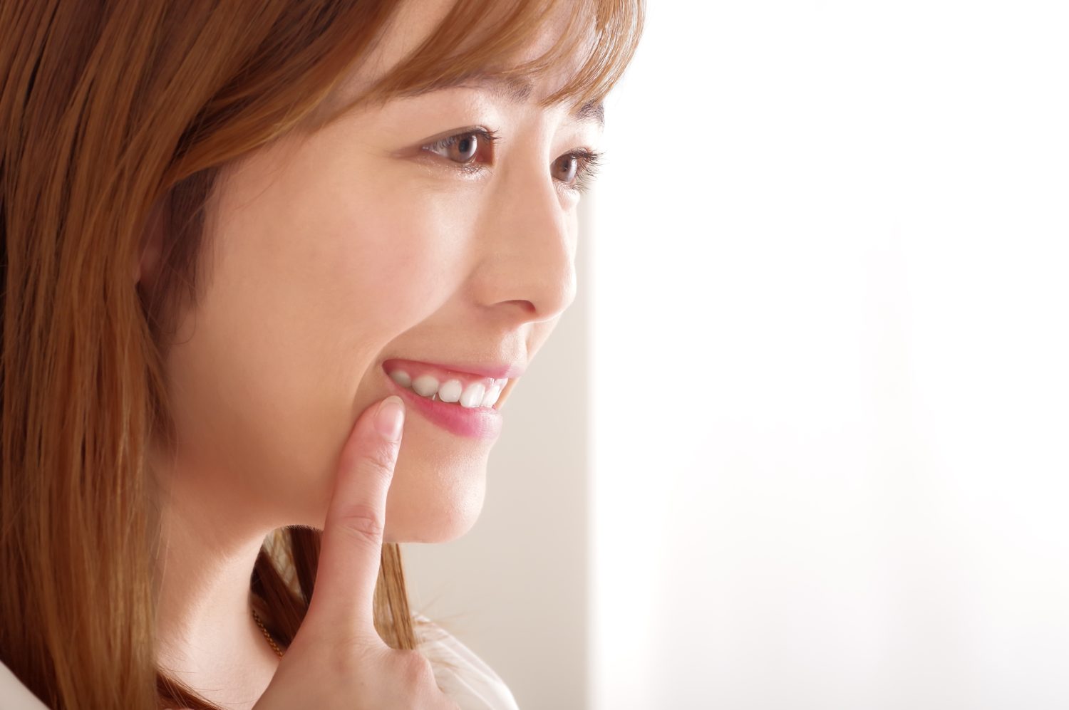 忙しくても大丈夫!効率的なセラミック治療で美しい口元を手に入れるには