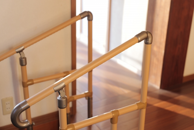 自宅に介護用手すりが必要な理由とその役割