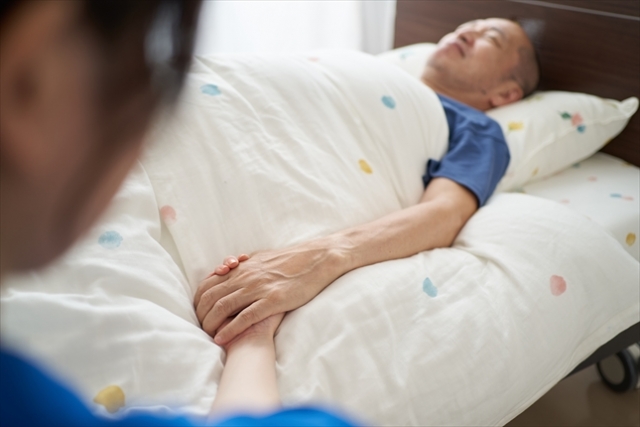 訪問介護における終末期の緩和ケアとは？特徴やケア内容、費用目安などを解説