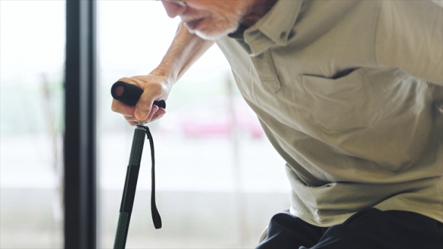 寝たきりによる筋力低下がもたらすリスクと予防法、リハビリ法を解説