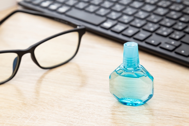 市販の眼精疲労に効くとされる目薬の成分と効果