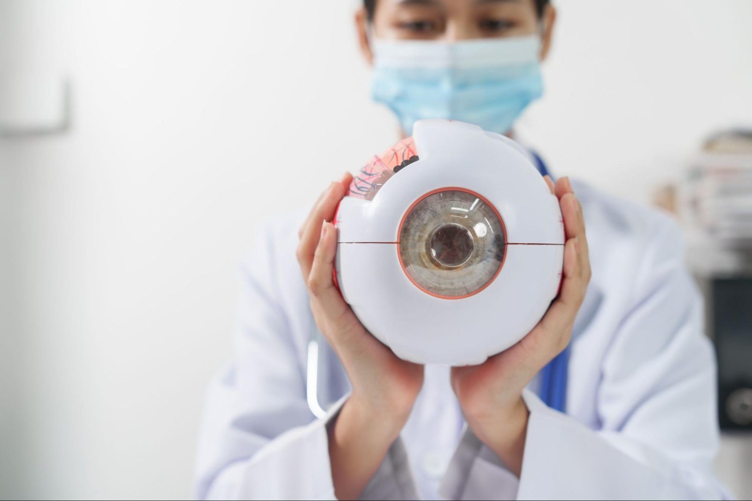 レーシックとICL手術はどっちがいい？違いや選び方を徹底解説！