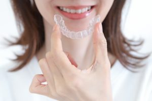 「形状記憶マウスピース型矯正」とは？従来の方法との違いを解説