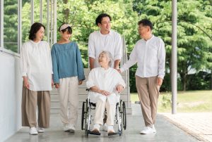 介護で行うべき声かけとは？避けるべき言葉やポイント、ケース別の声のかけ方について解説します