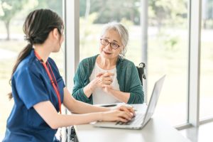 要介護認定は更新が必要？手続きのやり方や注意点などを解説します